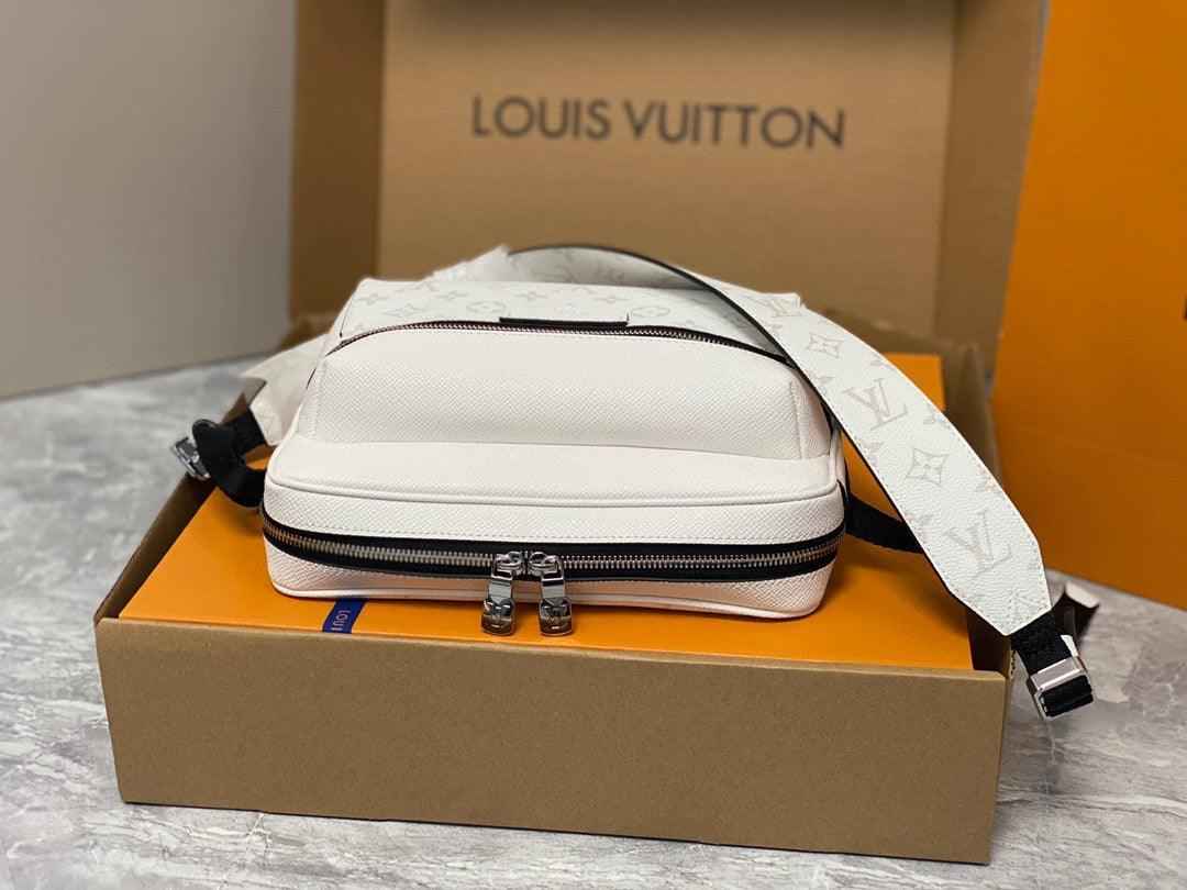LV Taigarama Outdoor M30233
