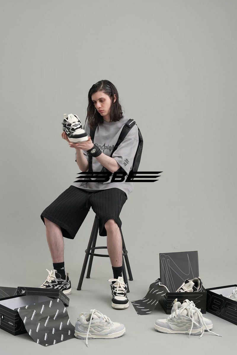 Black and White Retro Wave Sneakers - Wolvess