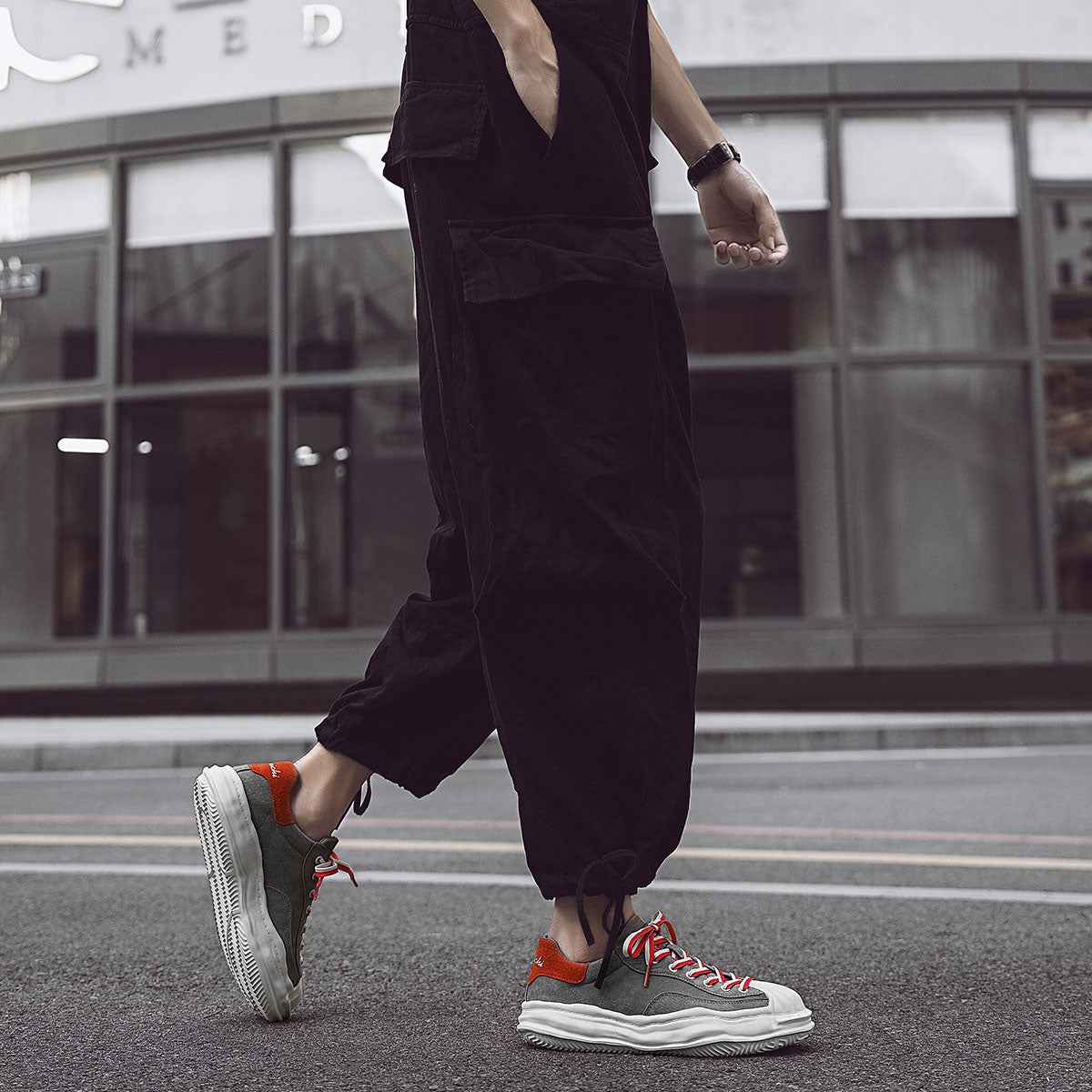 LQ225 EMA 11 Sneakers