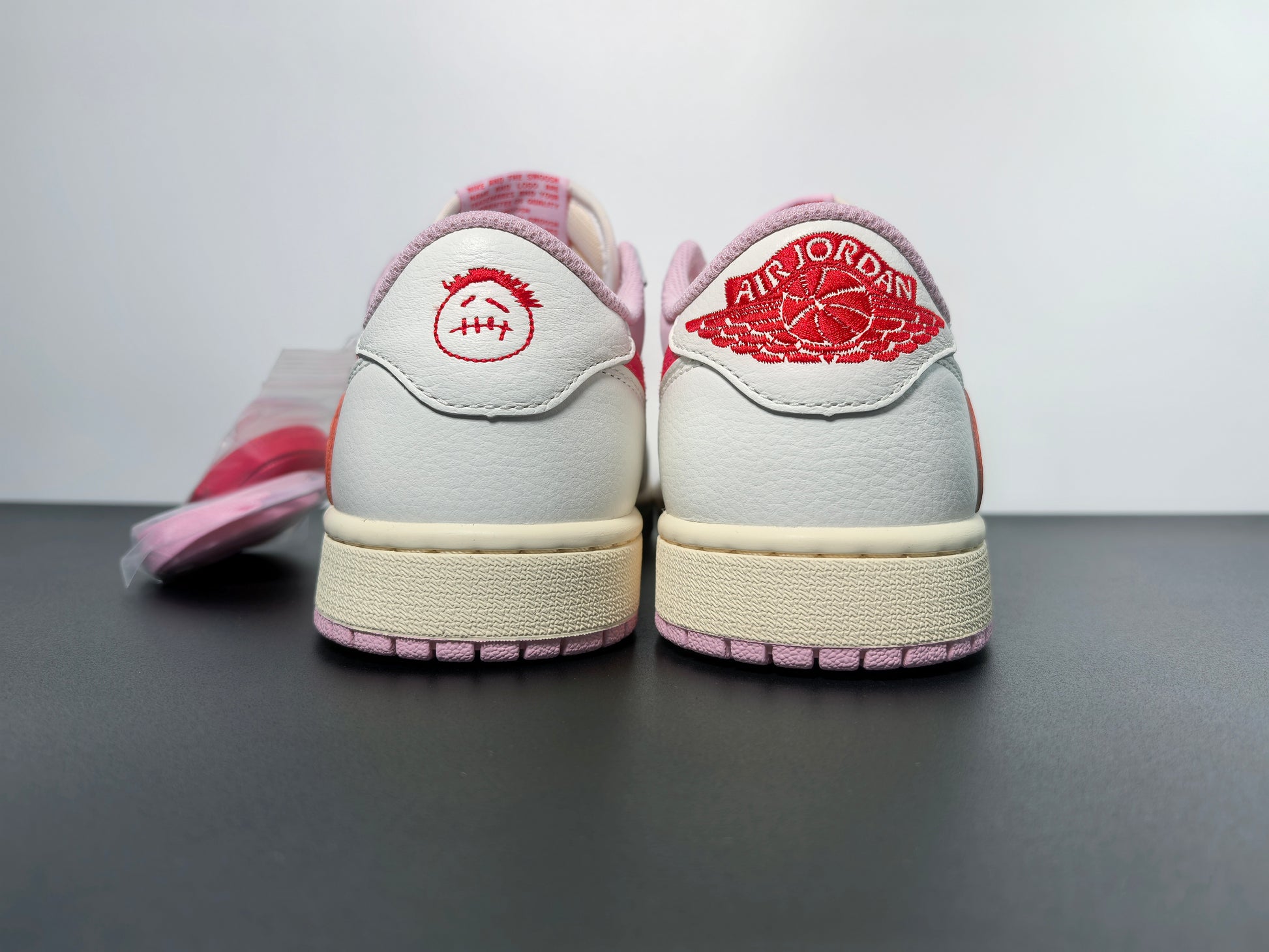 Travis Scott × AJ1 Low "Shy Pink" air jordan