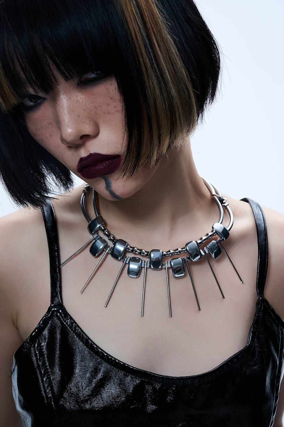 Double-Strand Metallic Spike Choker Necklace - Wolvess
