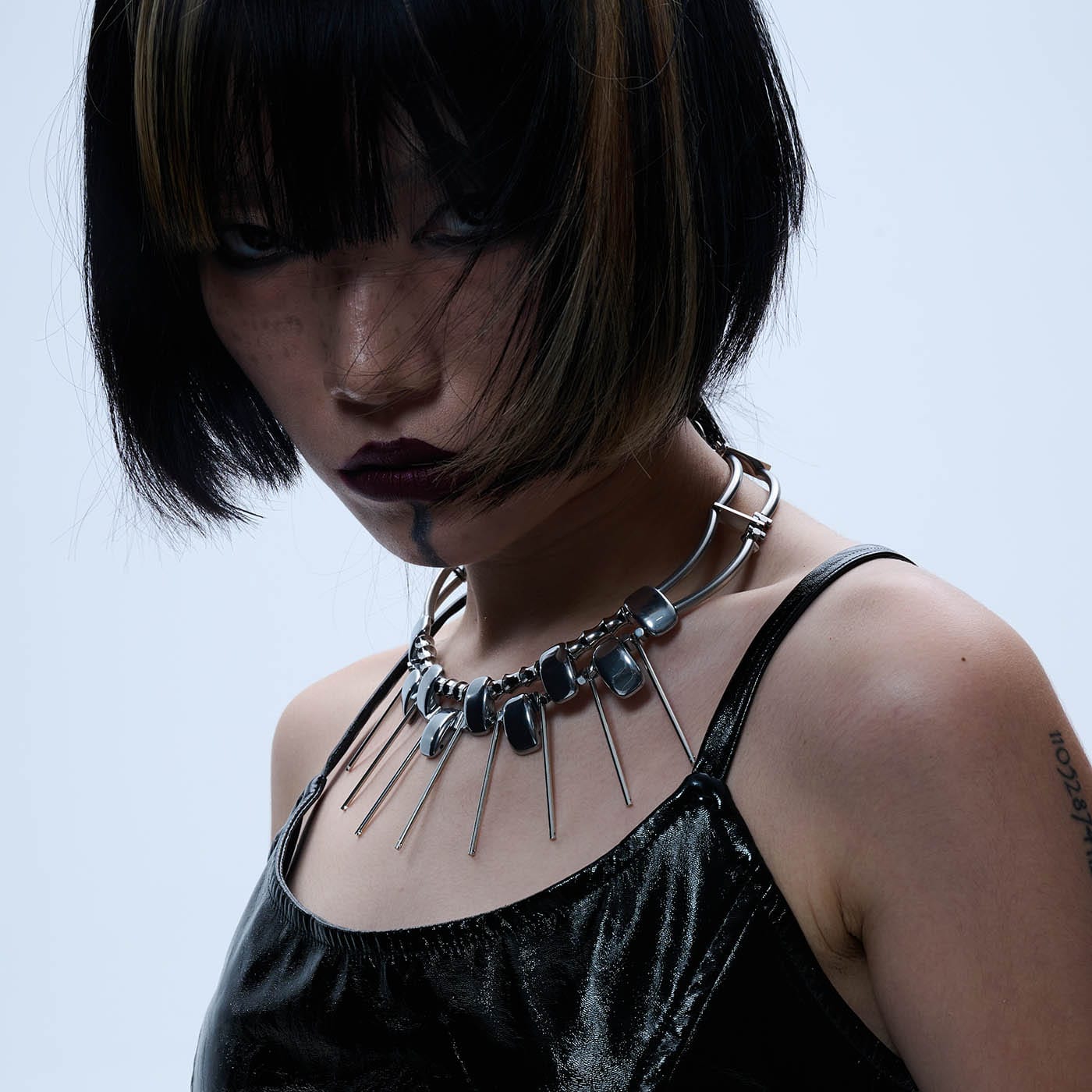 Double-Strand Metallic Spike Choker Necklace - Wolvess