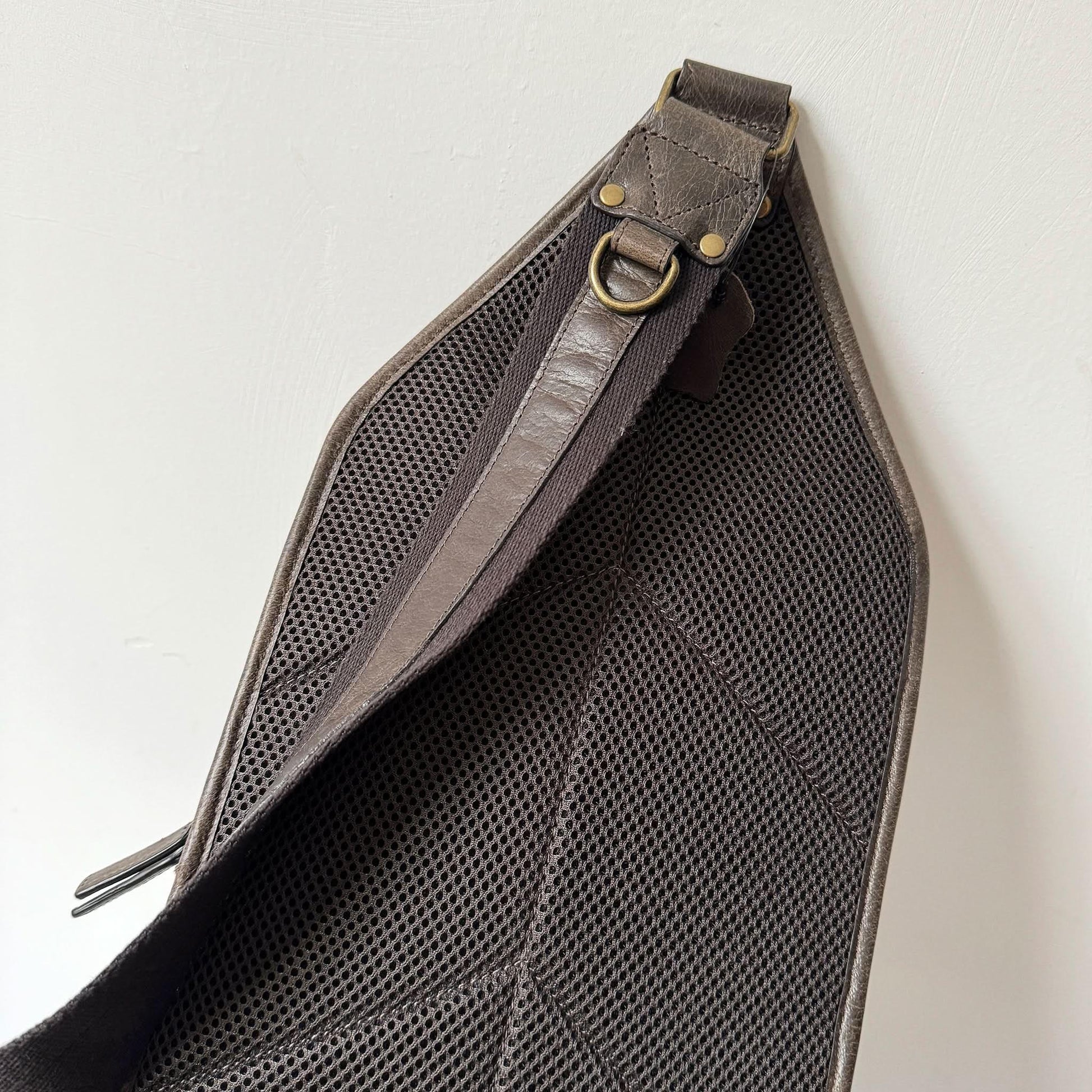 Full-Grain Crazy Horse Leather Sling Bag – Rugged Style, Two-Way Carry MiamiLeathers.com