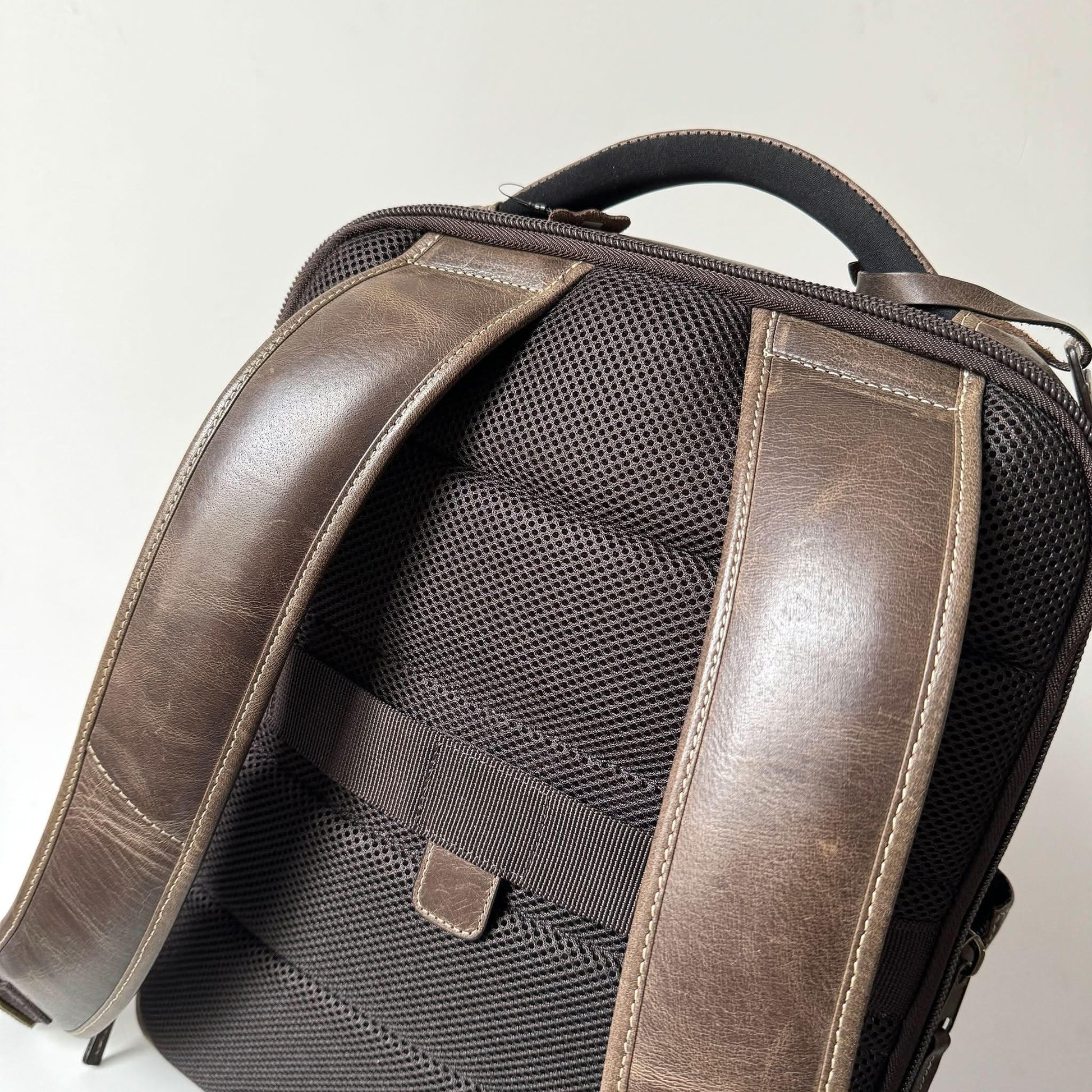 Crazy Horse Full-Grain Leather Laptop Backpack – Premium, Rugged & Stylish MiamiLeathers.com