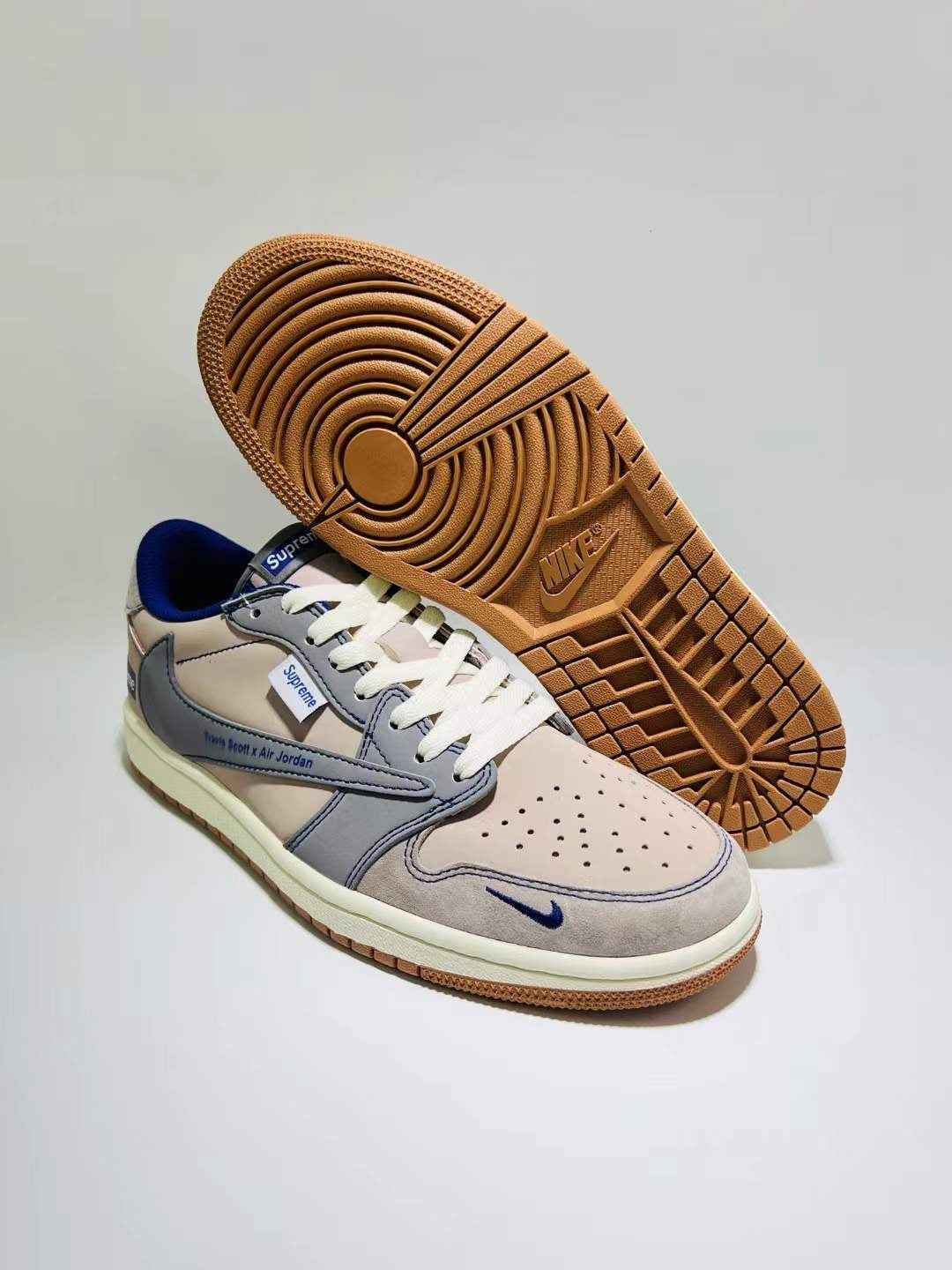 Designer Air Jordan 1 Travis Scott x Supreme XD1568 102