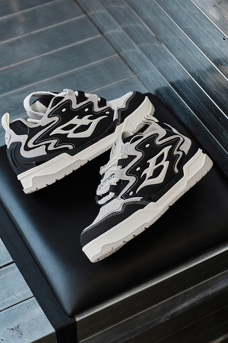Black and White Retro Wave Sneakers - Wolvess