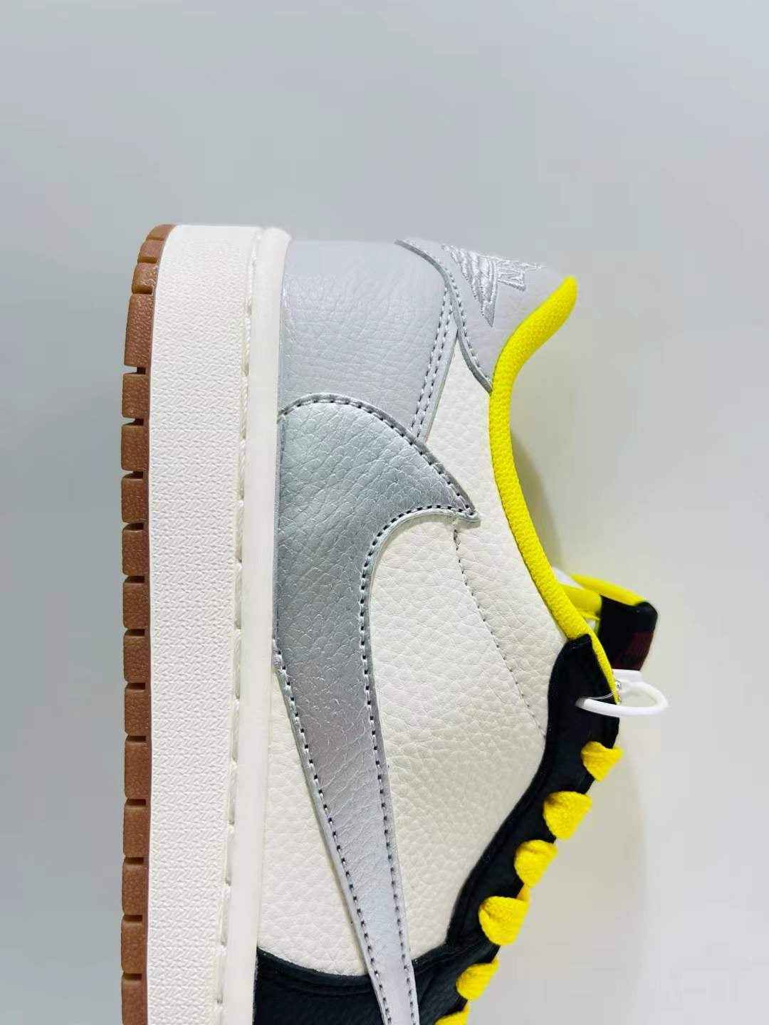 Designer Air Jordan 1 Travis Scott DN6901 095 - Limited Edition Sneakers