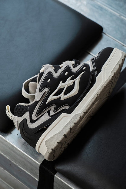 Black and White Retro Wave Sneakers - Wolvess