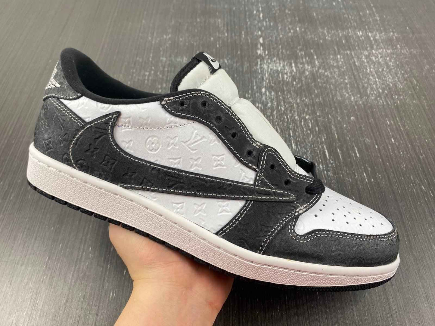 Custom Air Jordan 1 x LV dl2211-001 - Exclusive Sneakers