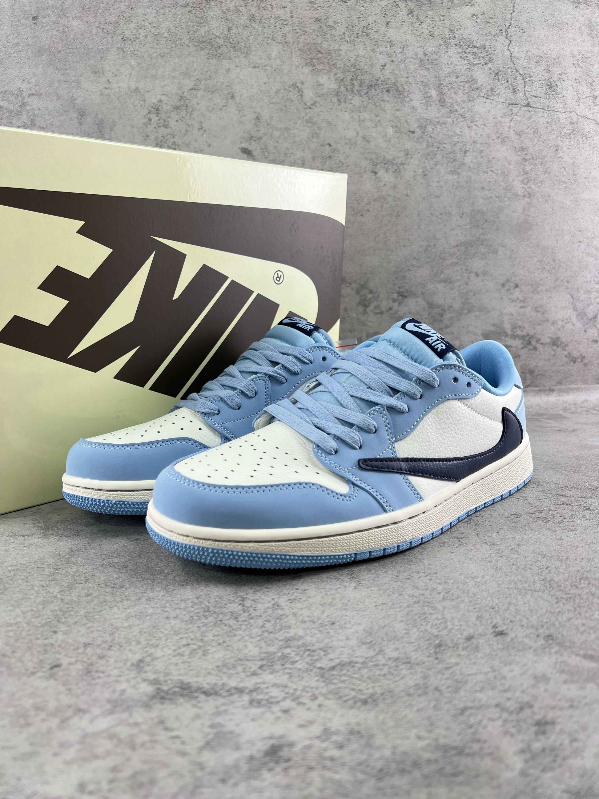 Custom Travis Scott x Air Jordan 1 DM7688 400