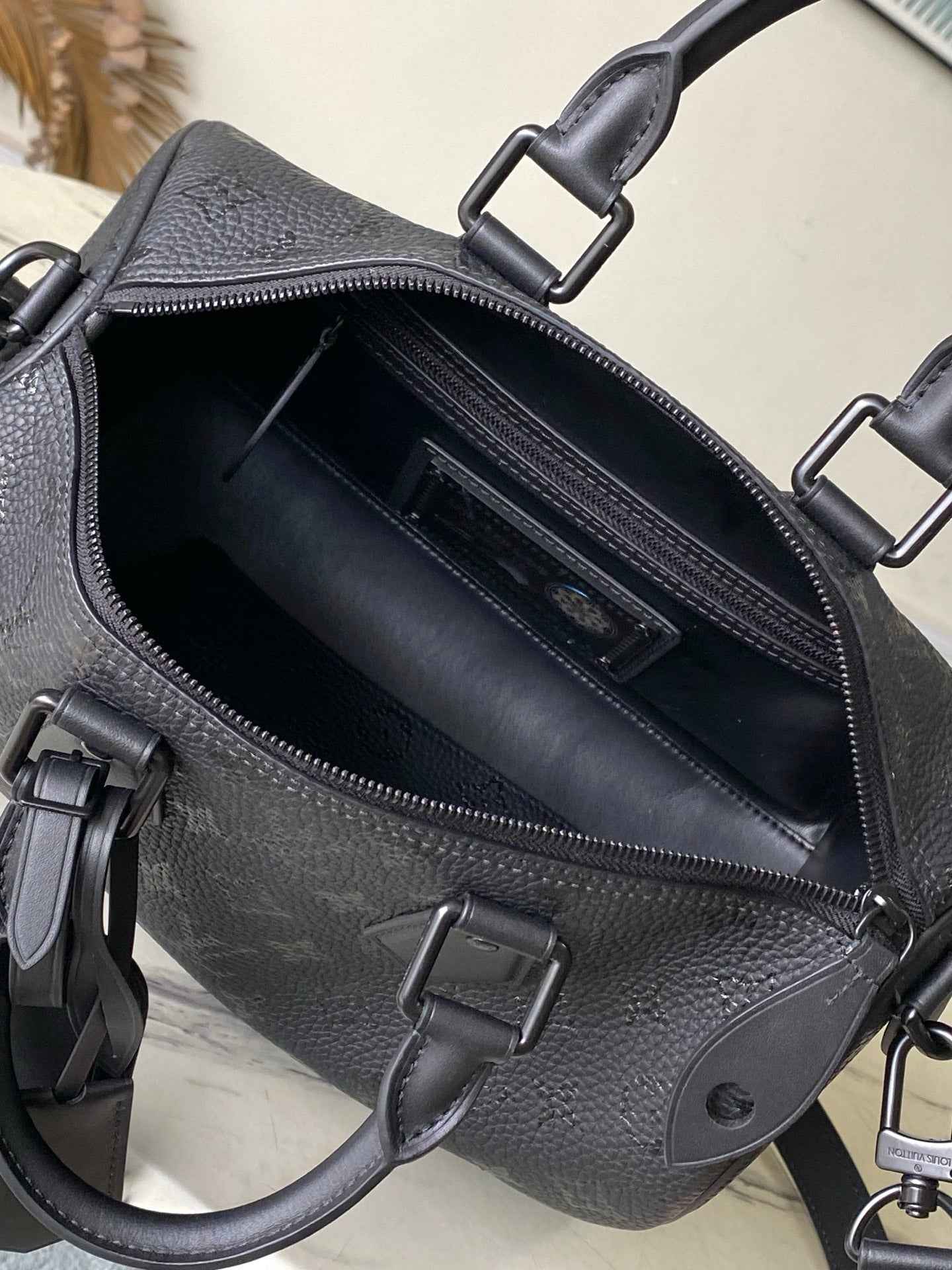 Wolvess Speedy Bandoulière 30 Monogram Leather M24435