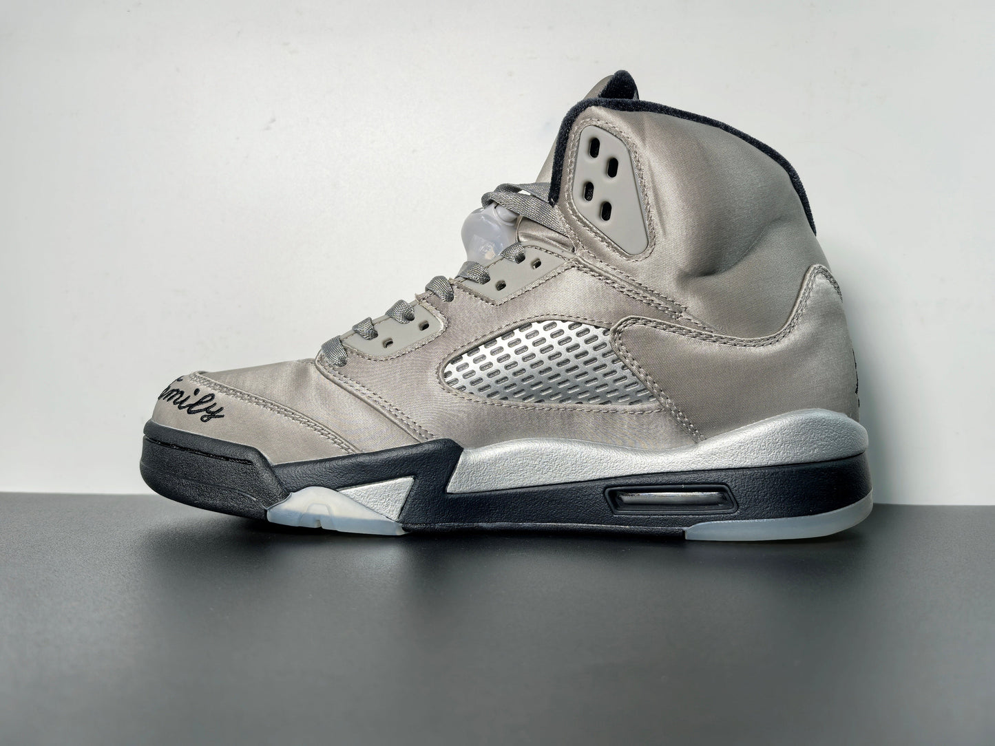 Air Jordan 5 WMNS “Wings”5 Luxury Urban Wear