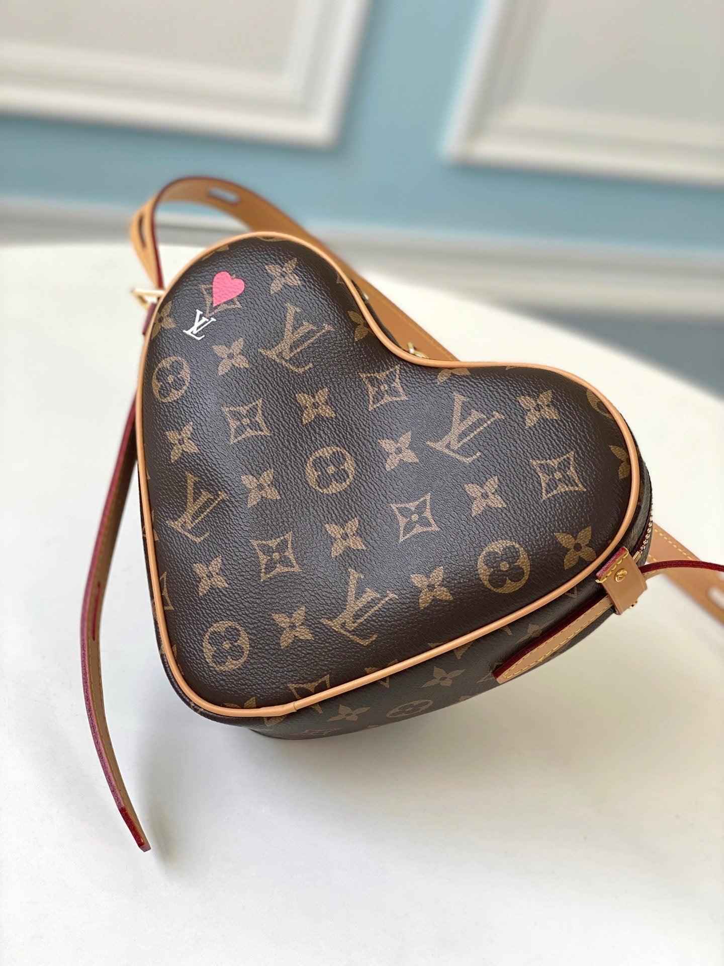 LV Game On Cœur MONOGRAM Nicolas Ghesquière A02