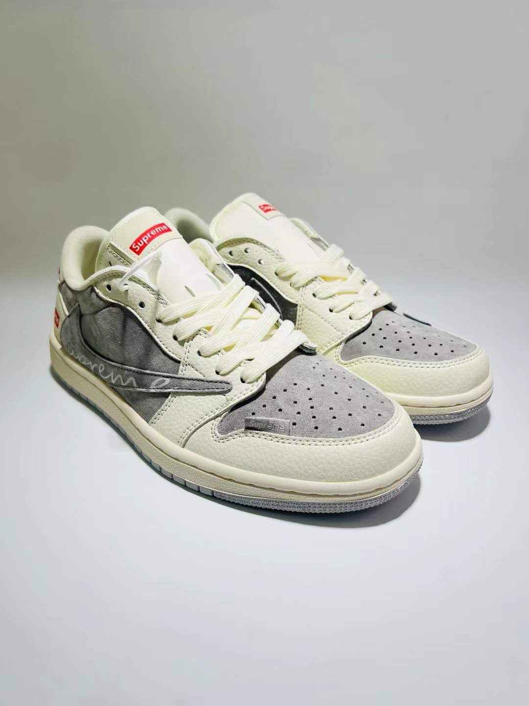 Designer Air Jordan 1 Travis Scott × Supreme XS3086 004