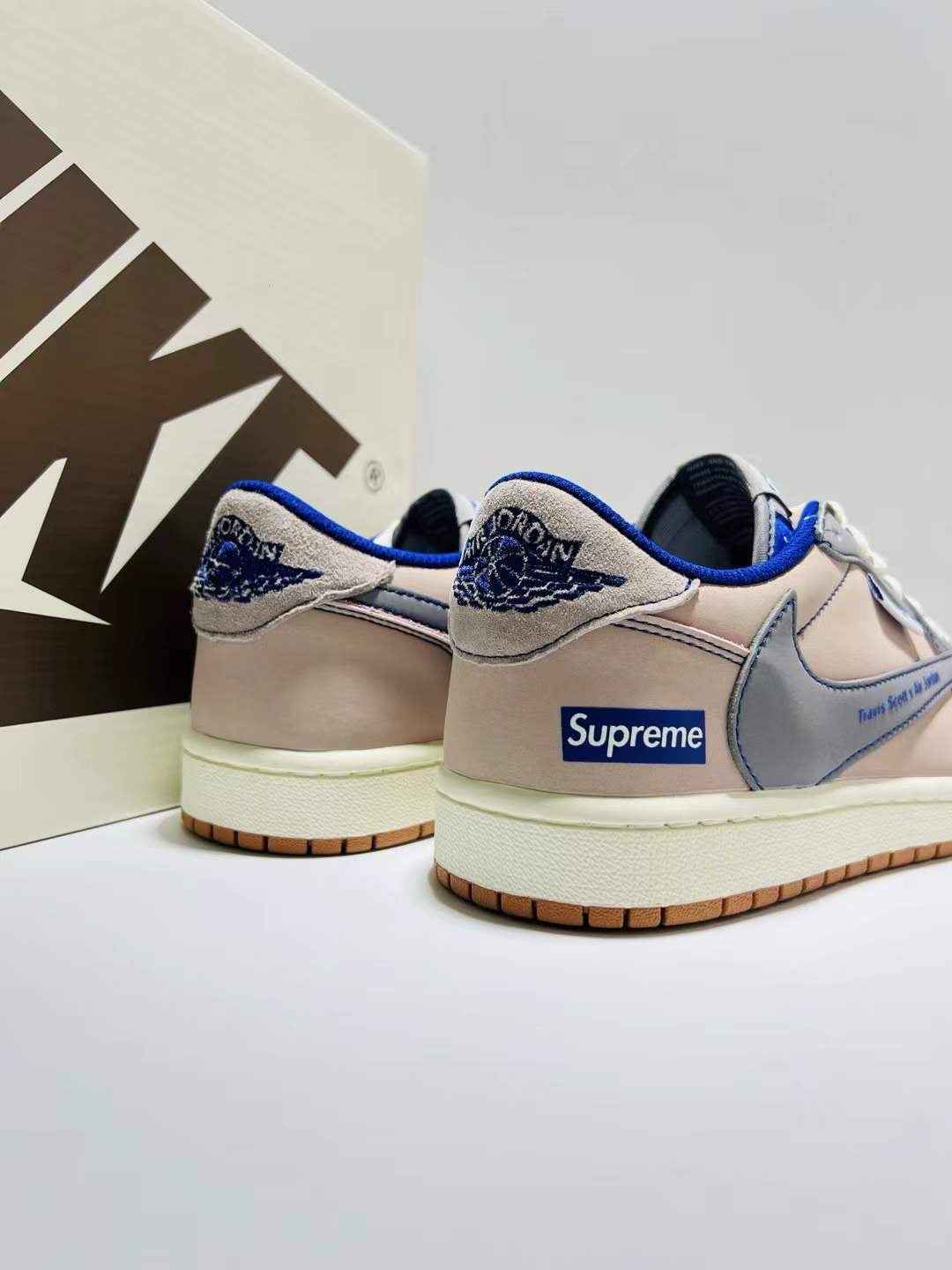 Designer Air Jordan 1 Travis Scott x Supreme XD1568 102