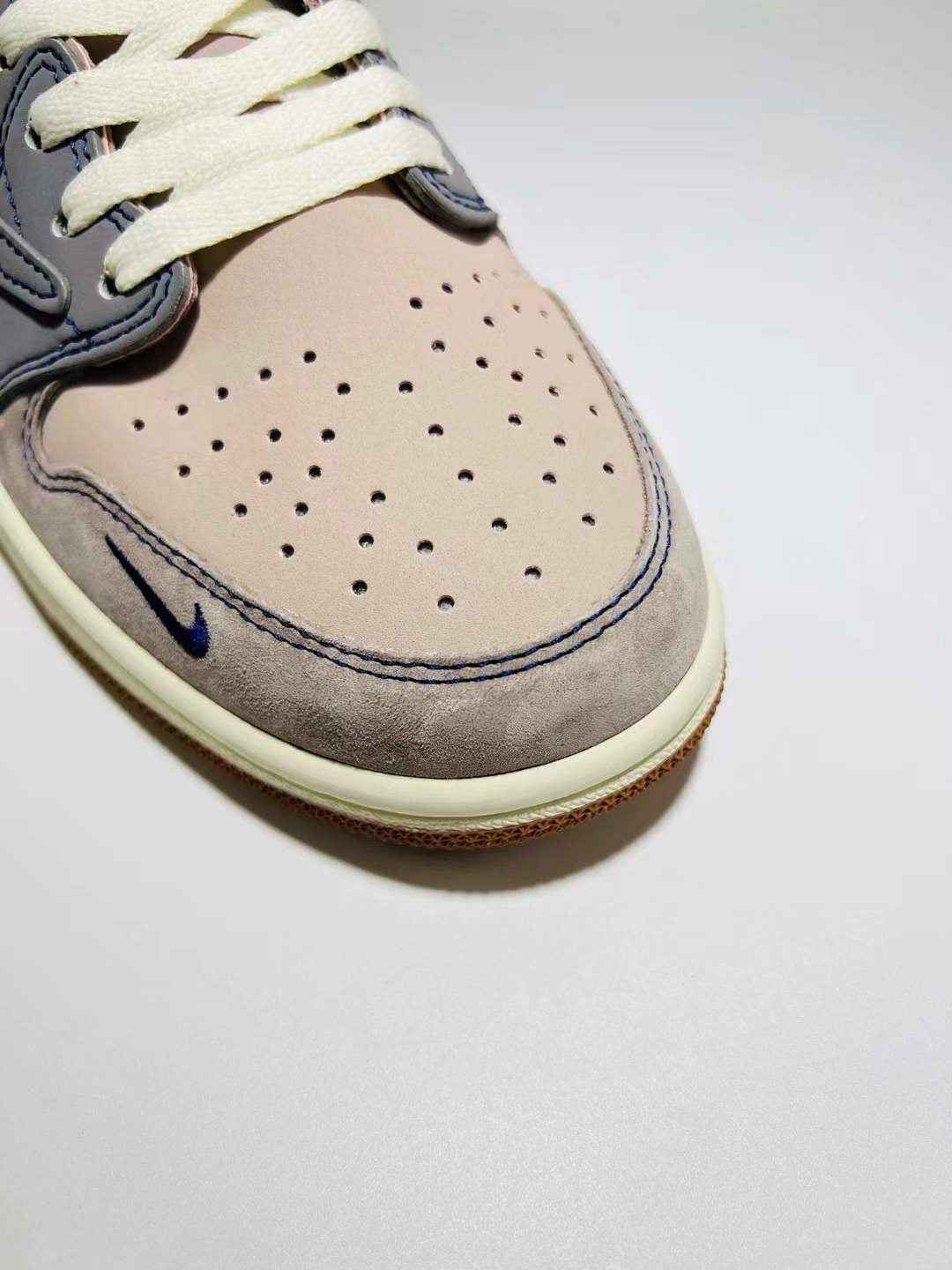 Designer Air Jordan 1 Travis Scott x Supreme XD1568 102