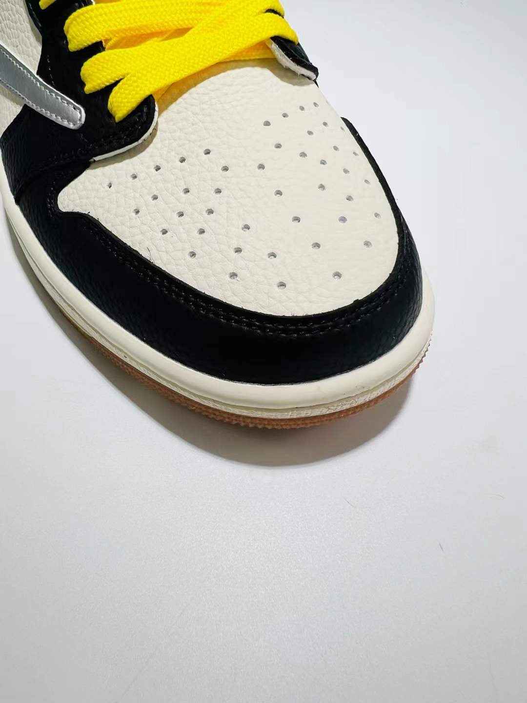 Designer Air Jordan 1 Travis Scott DN6901 095 - Limited Edition Sneakers