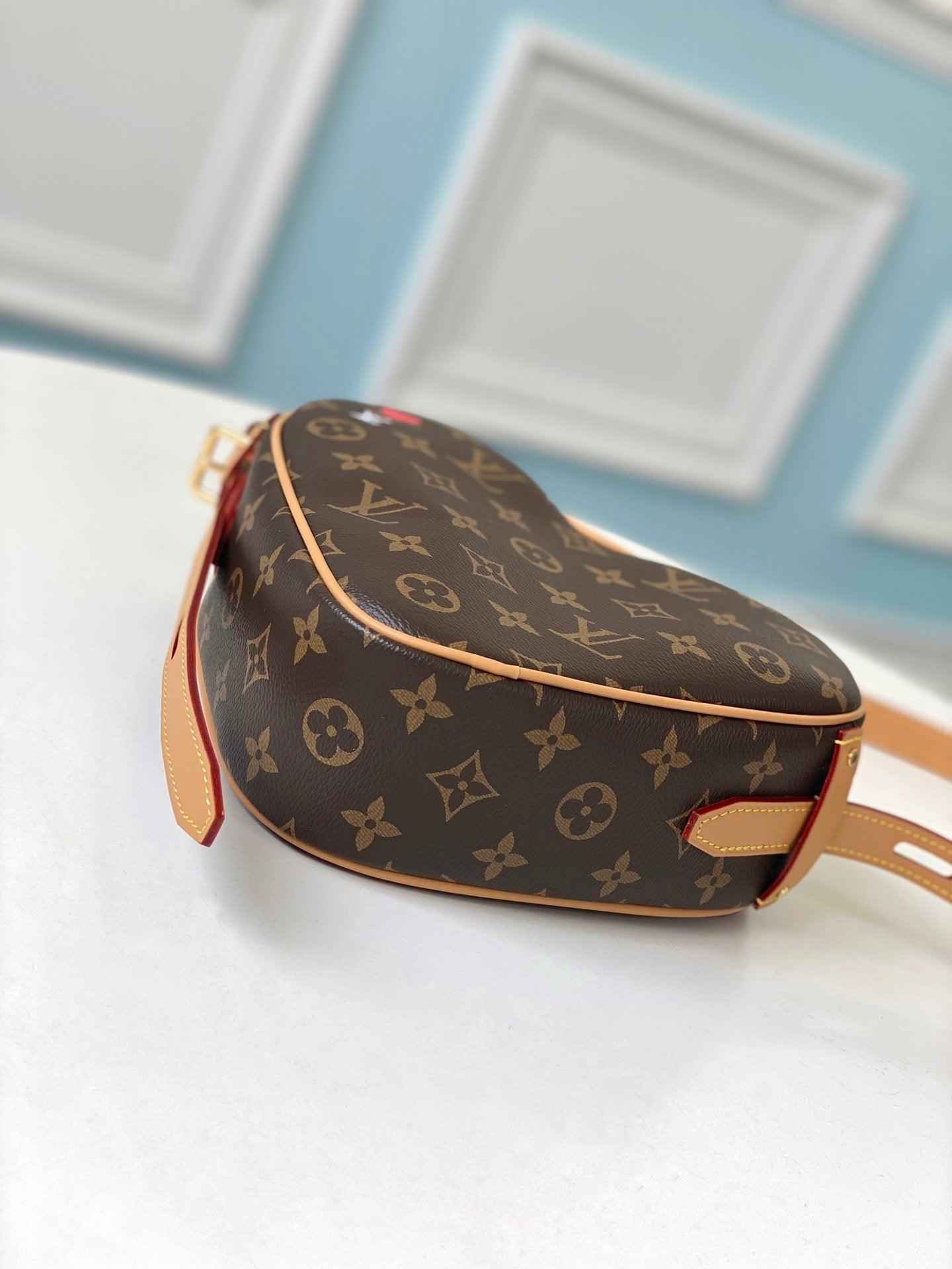 LV Game On Cœur MONOGRAM Nicolas Ghesquière A02