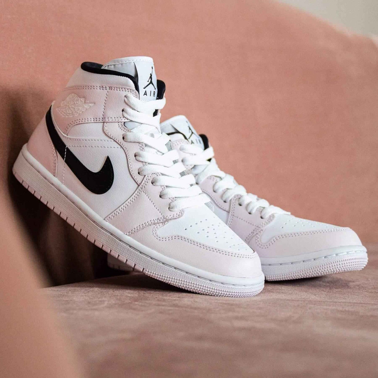 Air Jordan 1 Barely Rose - Stylish Comfort and Timeless Design for Women