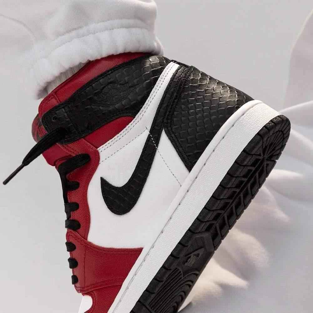 Air Jordan 1 High Satin Snake Chicago for Women - Stylish Retro Sneaker