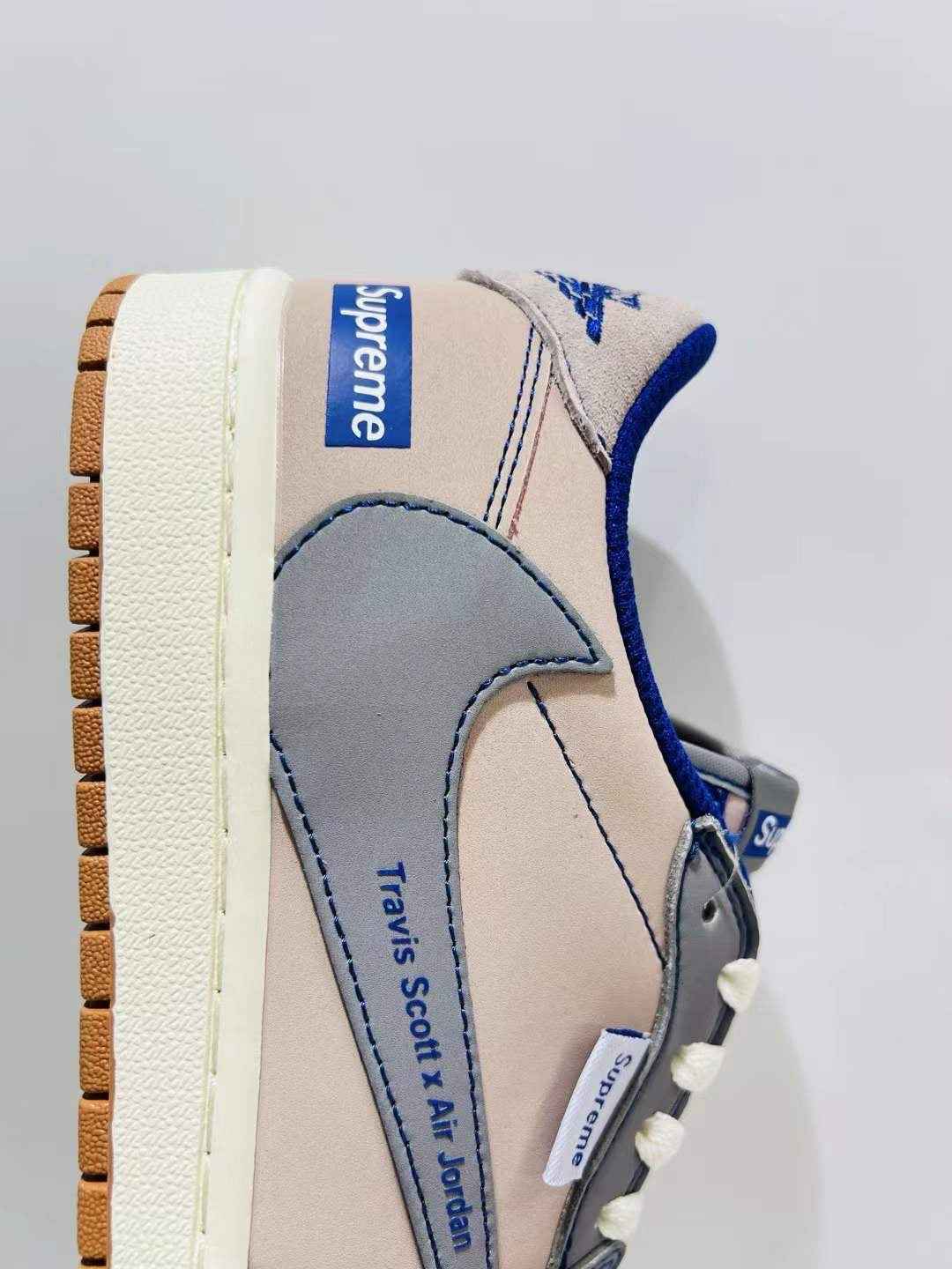 Designer Air Jordan 1 Travis Scott x Supreme XD1568 102