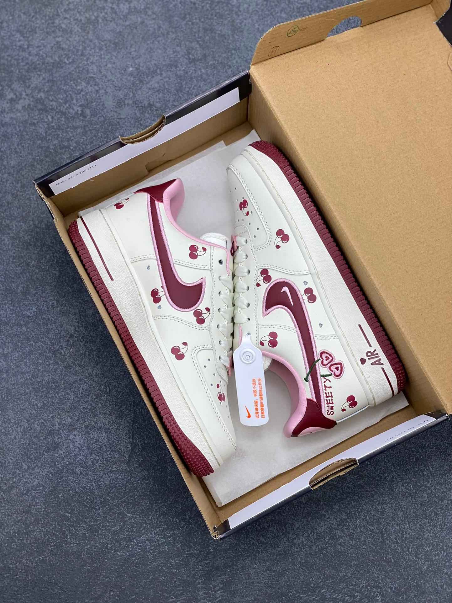 Custom Air Force 1'07 Low Valentine's Day