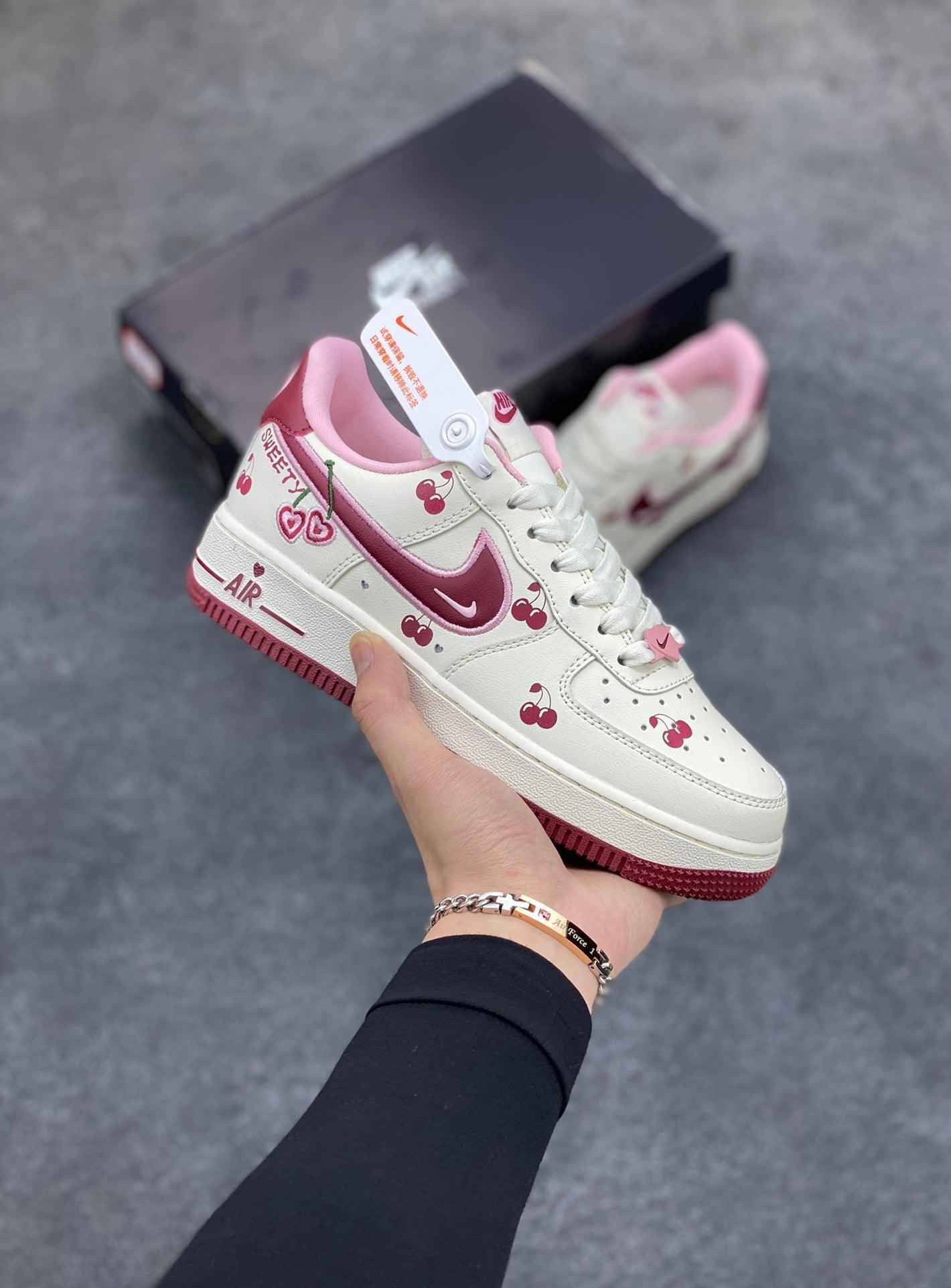 Custom Air Force 1'07 Low Valentine's Day