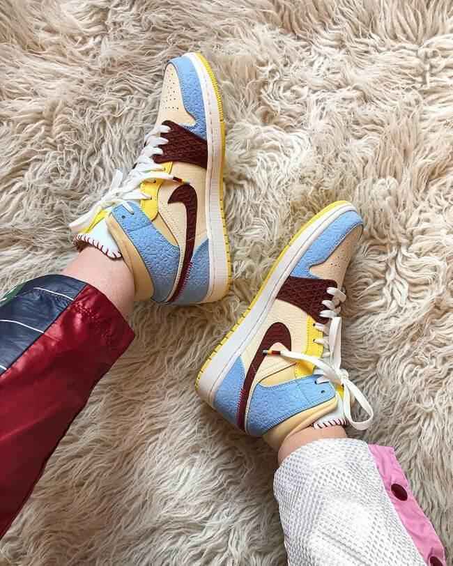 Custom Air Jordan 1 Blue Yellow Sneakers - Chateau Blue Edition