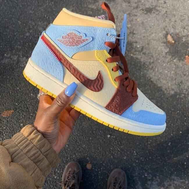 Custom Air Jordan 1 Blue Yellow Sneakers - Chateau Blue Edition