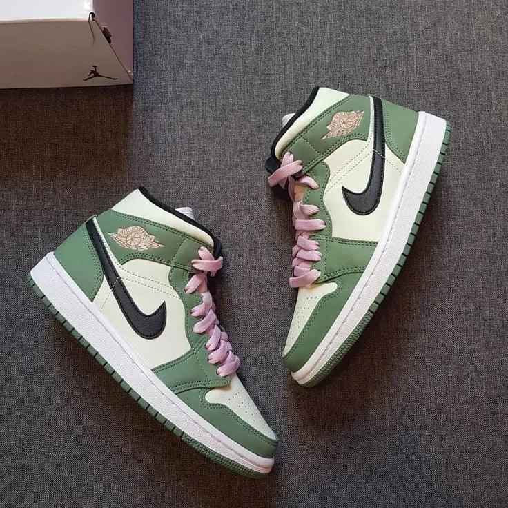 Custom Air Jordan 1 Dutch Green High Q – Unique Style and Comfort
