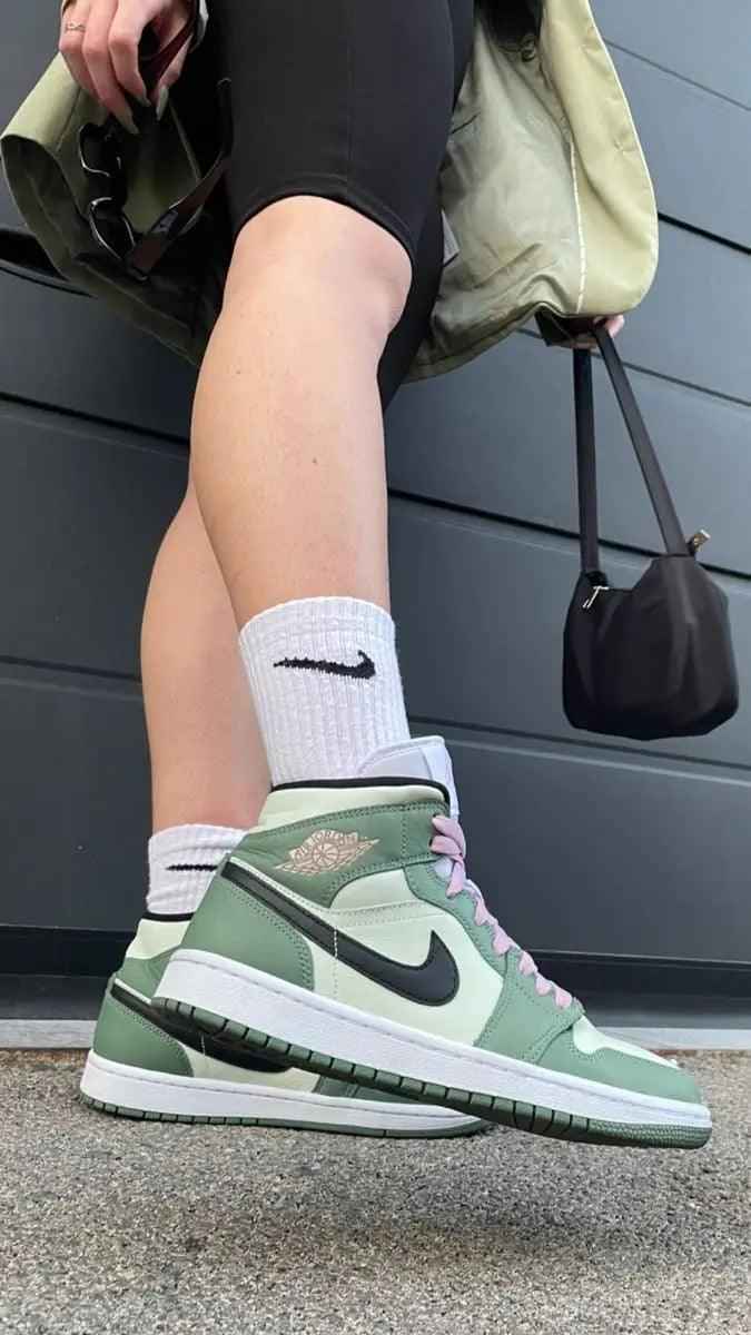 Custom Air Jordan 1 Dutch Green High Q – Unique Style and Comfort