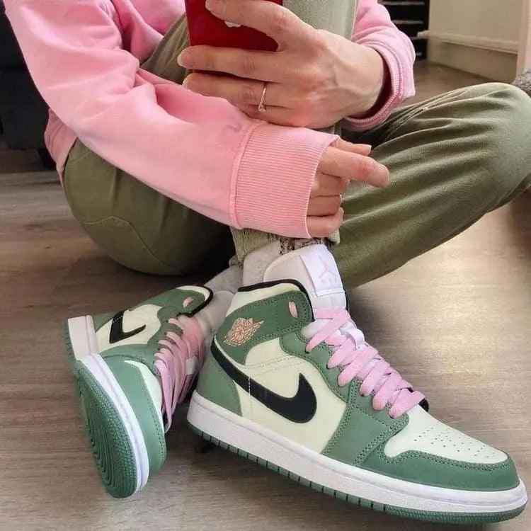 Custom Air Jordan 1 Dutch Green High Q – Unique Style and Comfort