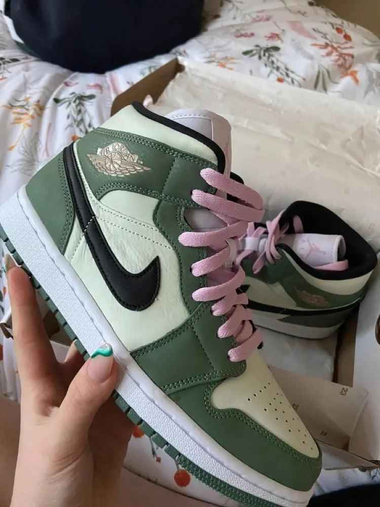 Custom Air Jordan 1 Dutch Green High Q – Unique Style and Comfort