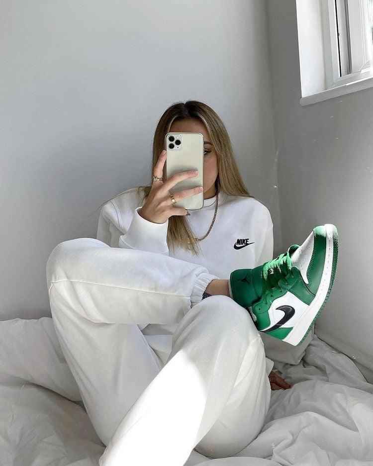 Custom GREEN Jordan 1 High Q