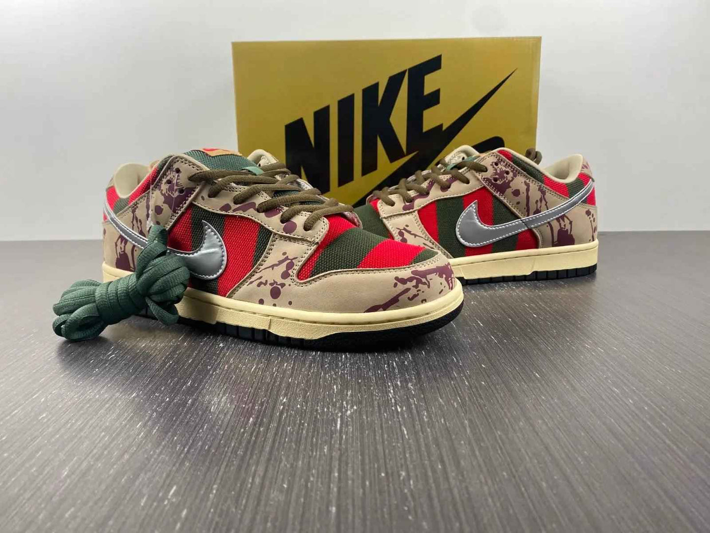 Custom SB Dunk Low “Freddy Krueger”