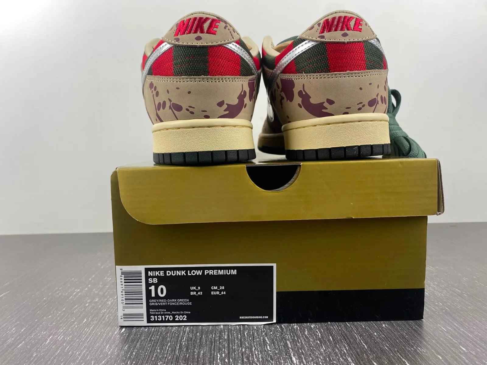 Custom SB Dunk Low “Freddy Krueger”
