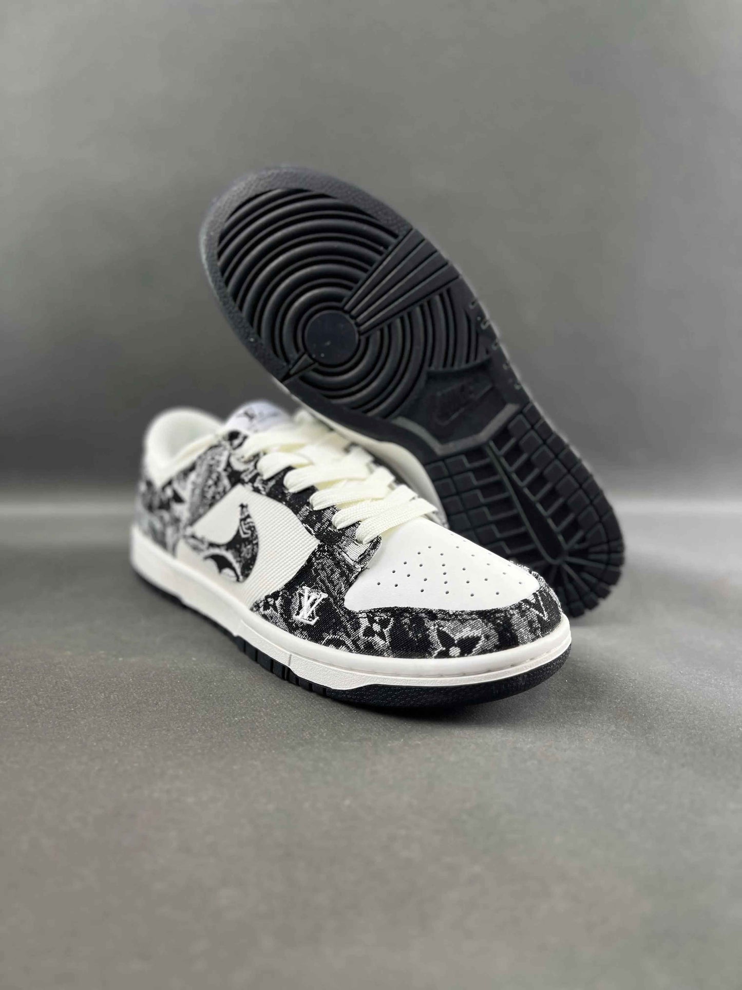 Custom SB Dunk Low x LV XB3802-351