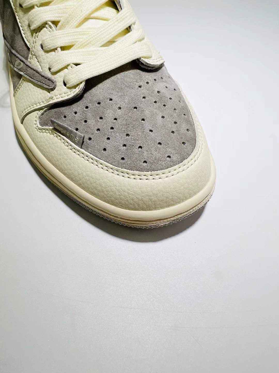 Designer Air Jordan 1 Travis Scott × Supreme XS3086 004