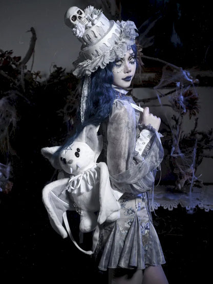 Gothic bat plush backpack with white faux fur - Wolvess