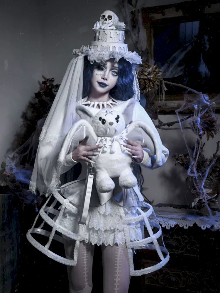 Gothic bat plush backpack with white faux fur - Wolvess