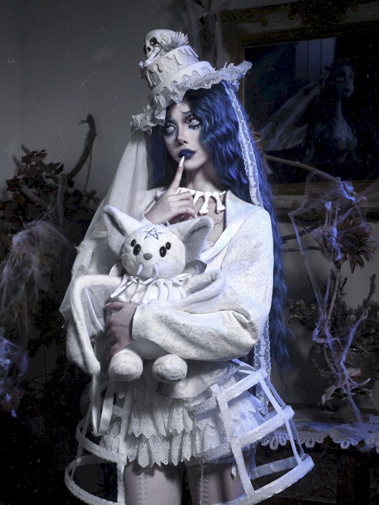 Gothic bat plush backpack with white faux fur - Wolvess