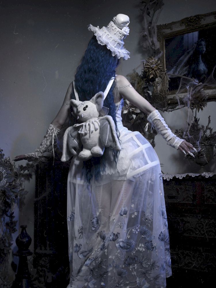 Gothic bat plush backpack with white faux fur - Wolvess