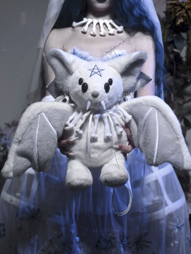 Gothic bat plush backpack with white faux fur - Wolvess