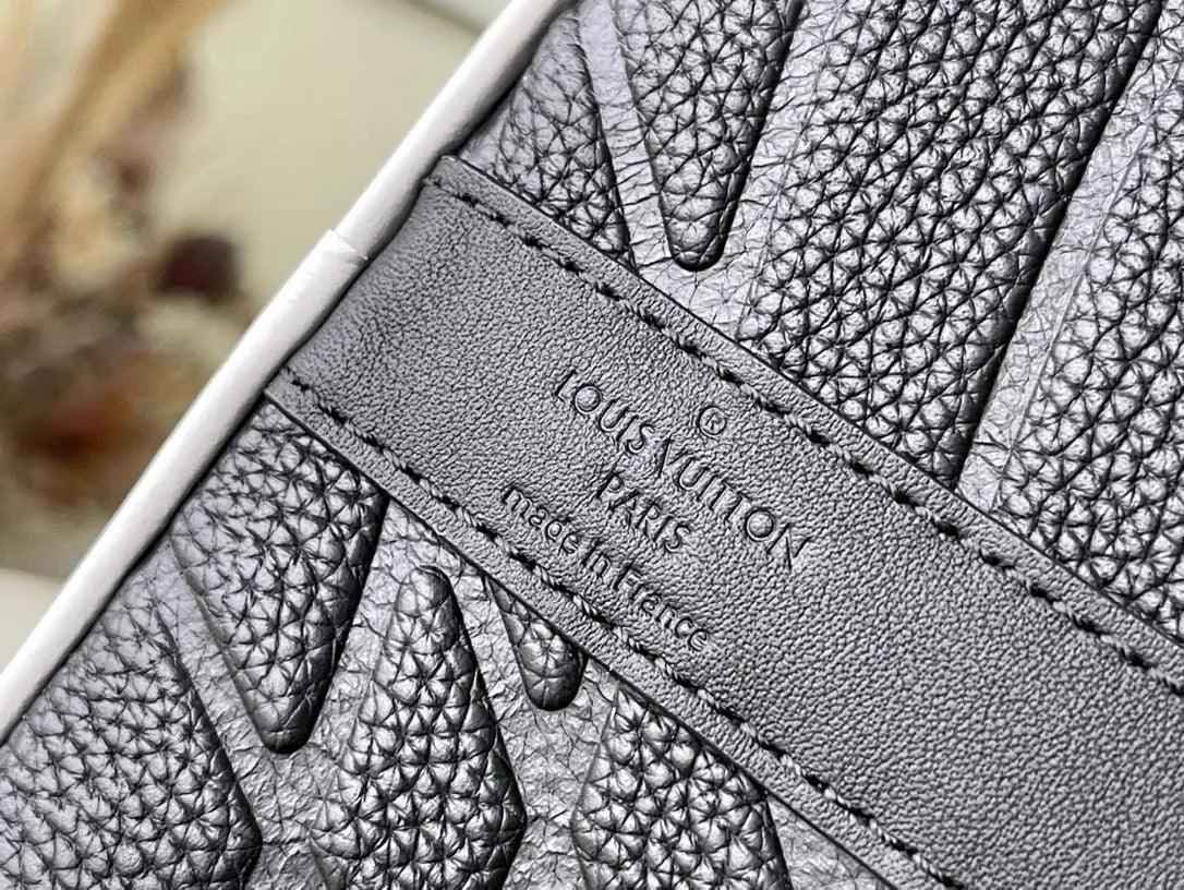 LV Monogram 50 Tauri lon M21382