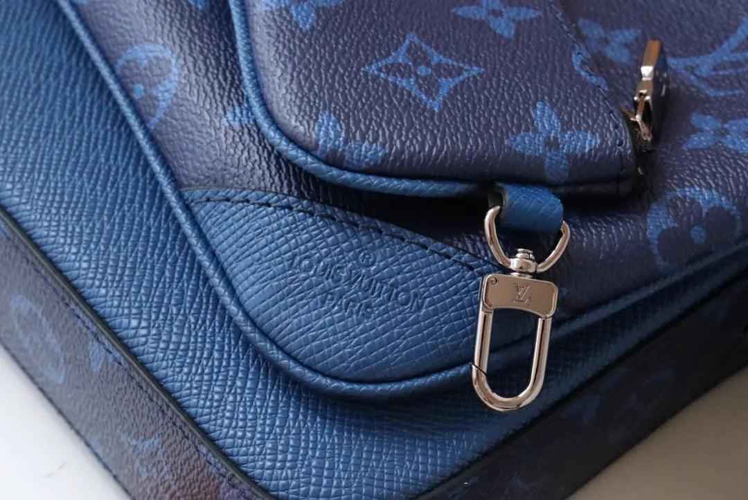 LV Taigarama Trio Monogram M30848