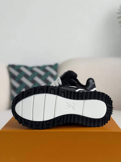 Black Run Away Maxi Sneakers - Wolvess