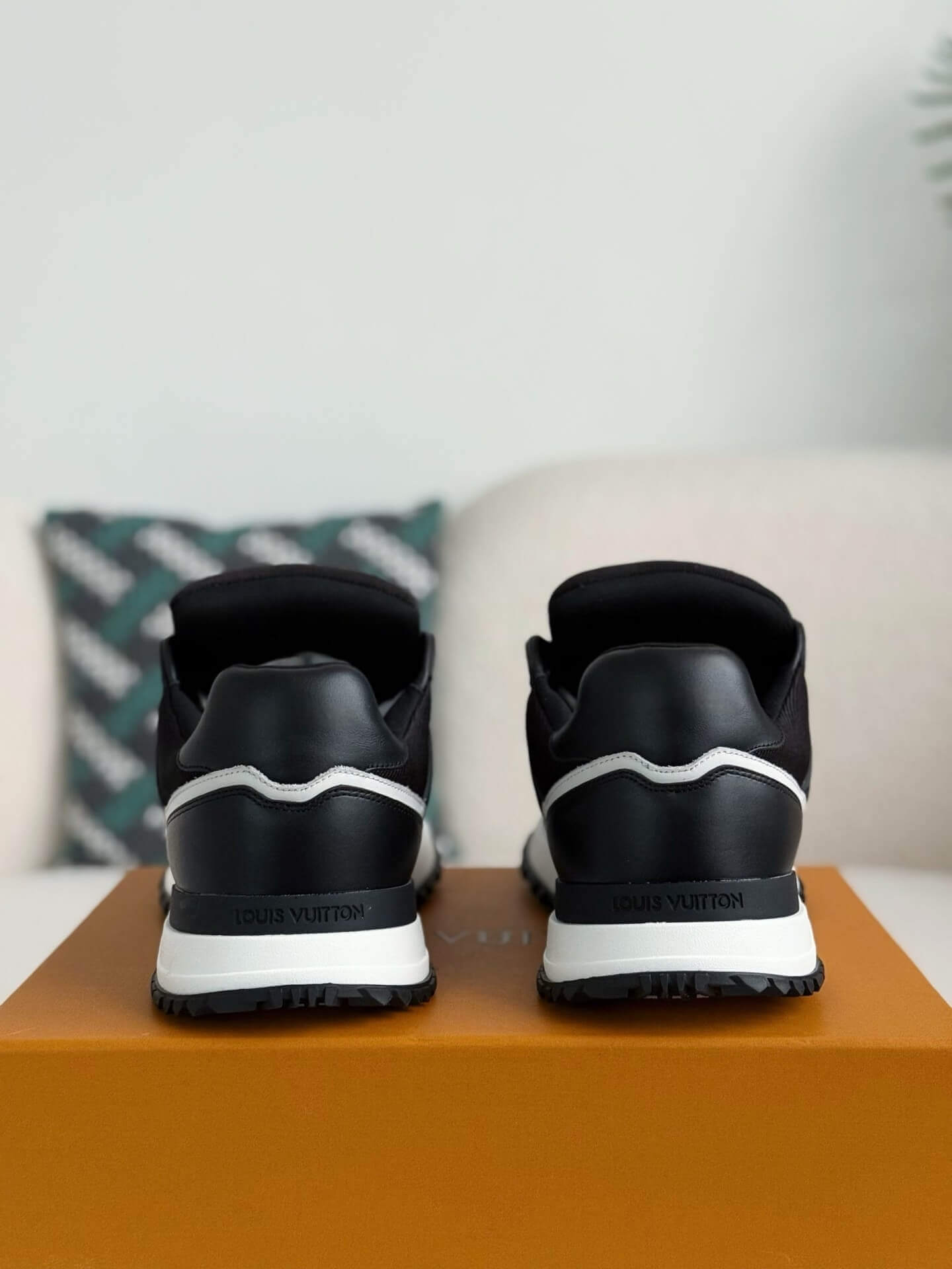 Black Run Away Maxi Sneakers - Wolvess