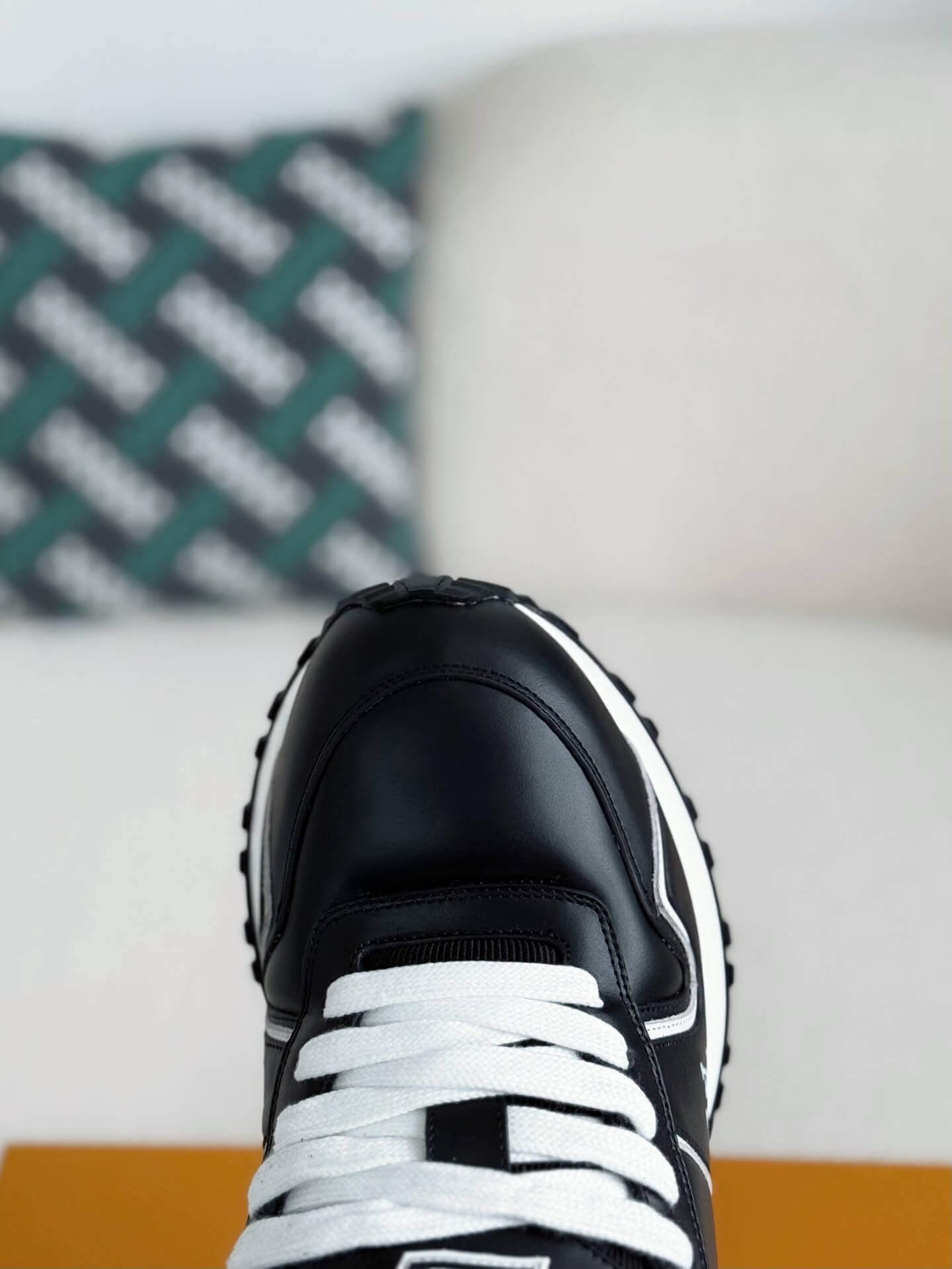 Black Run Away Maxi Sneakers - Wolvess
