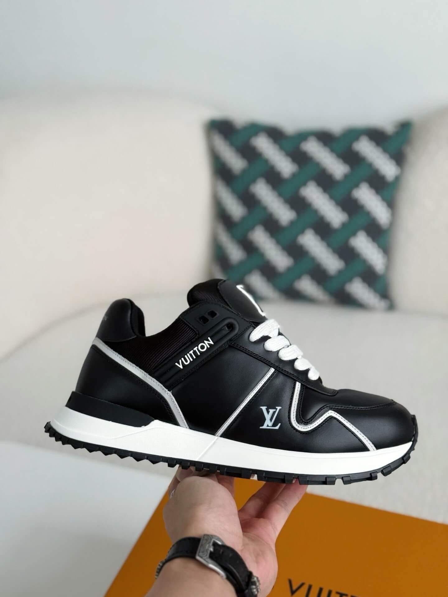 Black Run Away Maxi Sneakers - Wolvess