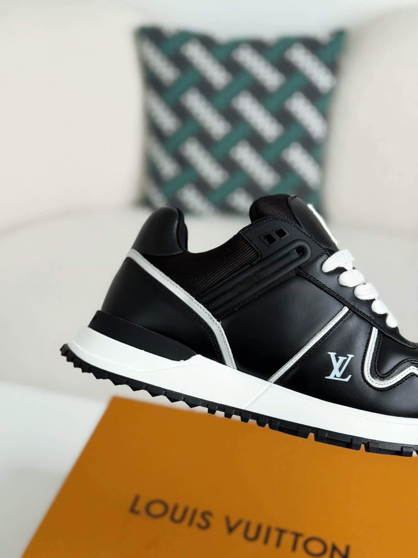 Black Run Away Maxi Sneakers - Wolvess